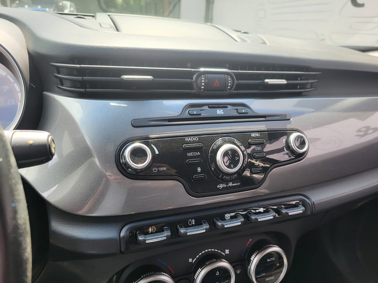 
								Afla Romeo GIULIETTA full									