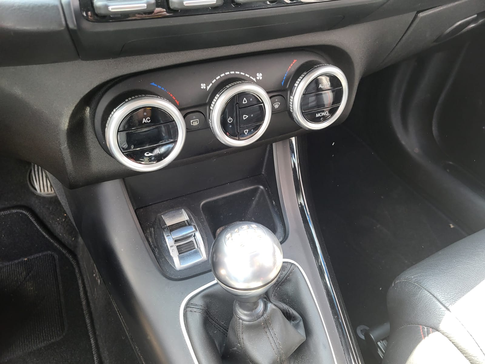 
								Afla Romeo GIULIETTA full									