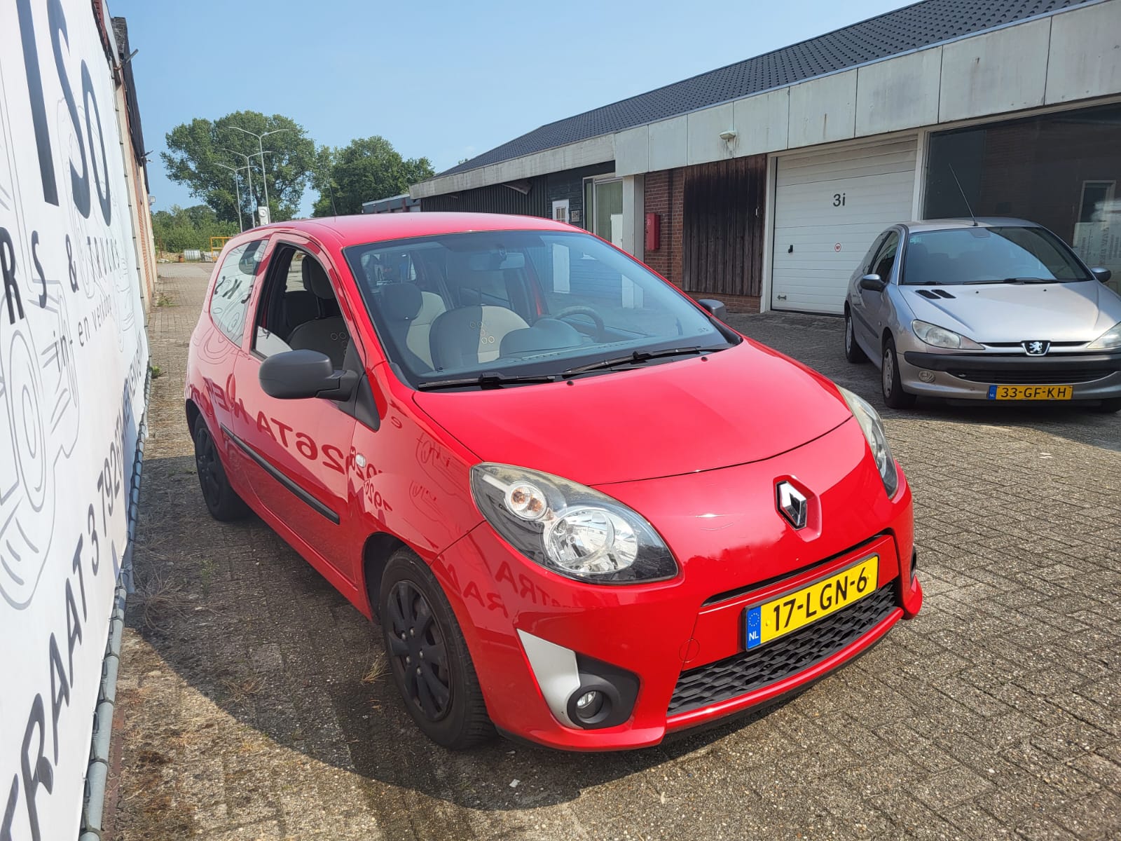 
								Renault Twingo full									